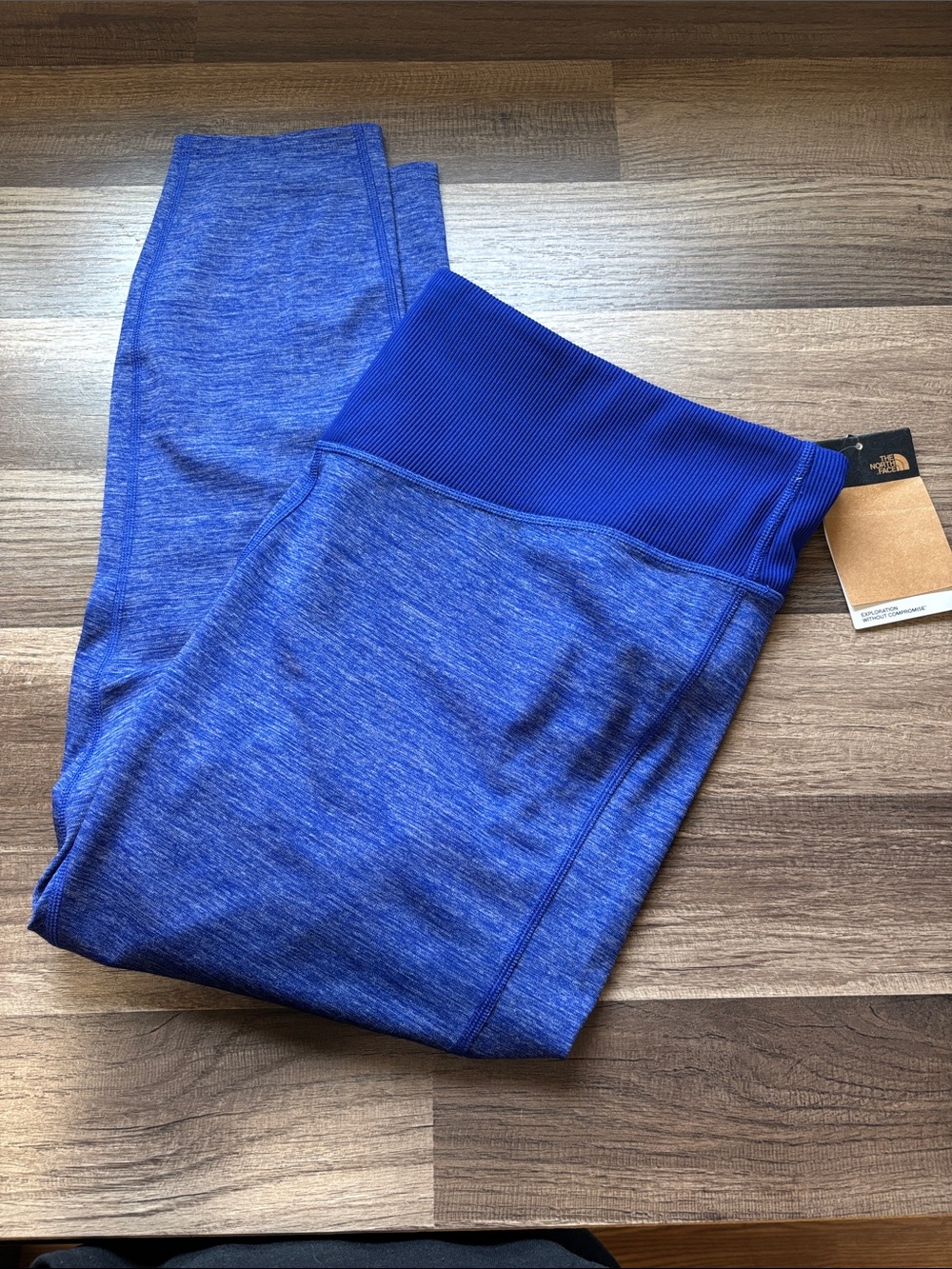 NWT The North Face Dune Sky 7/8 tights.